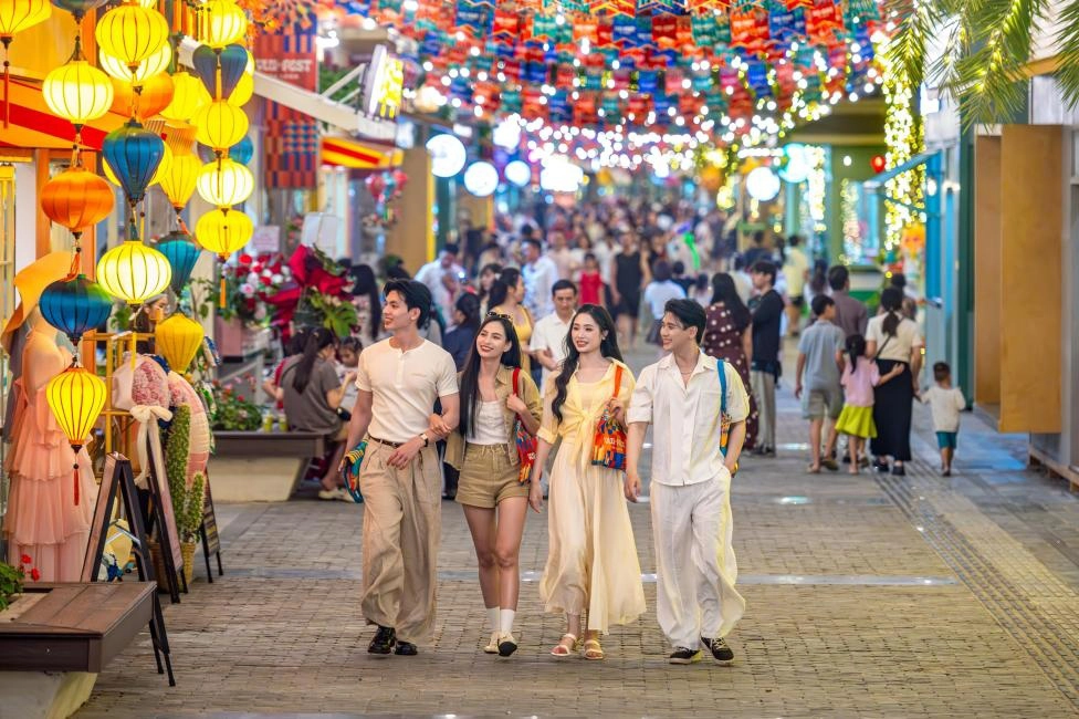 Sun Bavaria Ha Long: Dining, Fireworks & 3D Mapping Show Ticket