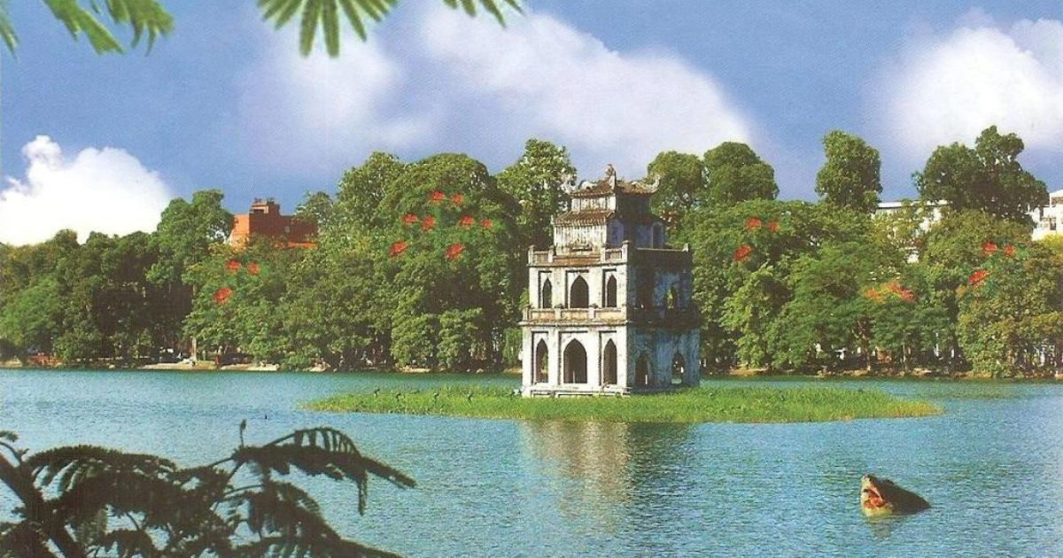 Hoan Kiem lake hanoi vietnam morning view