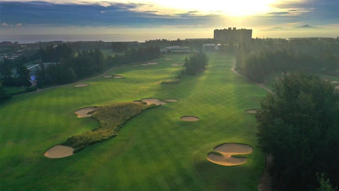 One Day Golf Tour to Montgomerie Links Golf Club from Da Nang