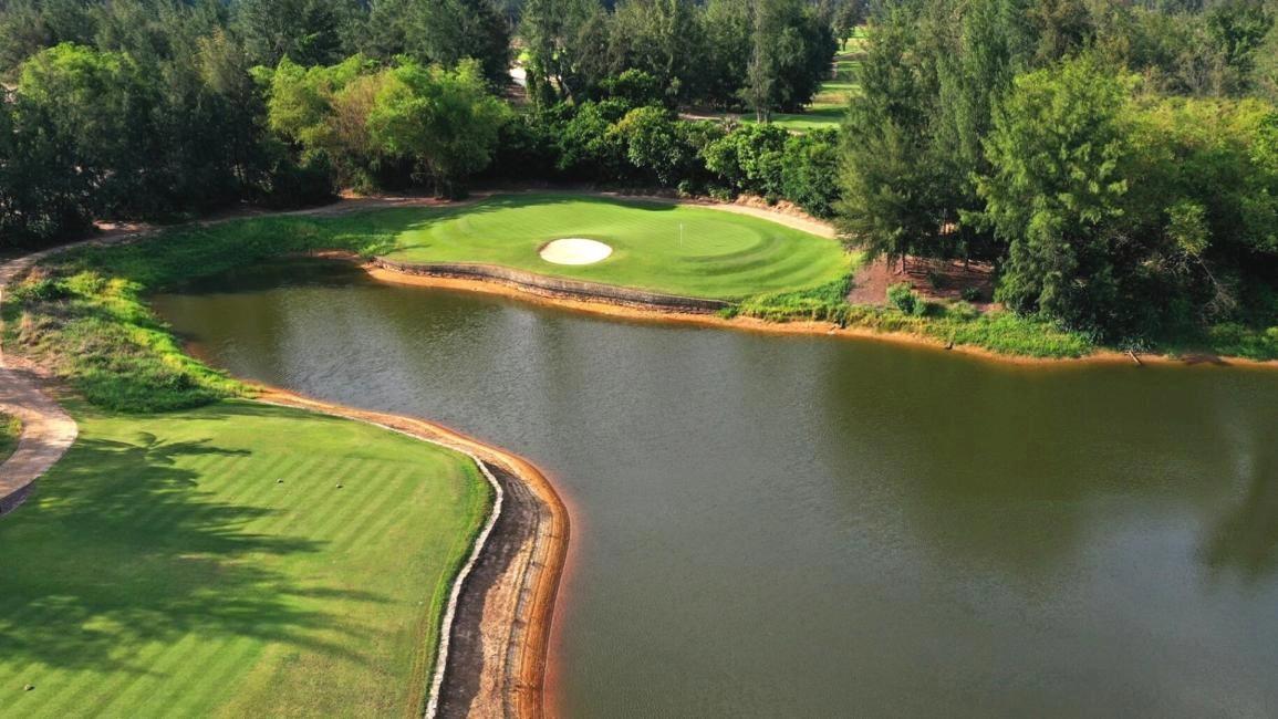 One Day Golf Tour to Montgomerie Links Golf Club from Da Nang