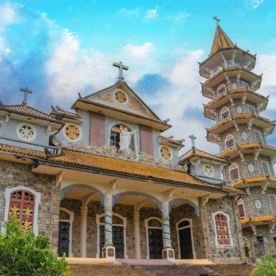 Half-day tour | 3 Heritages (Thien An Monastery - Ho Thuy Tien Park - Thuy Bieu Village) in Hue