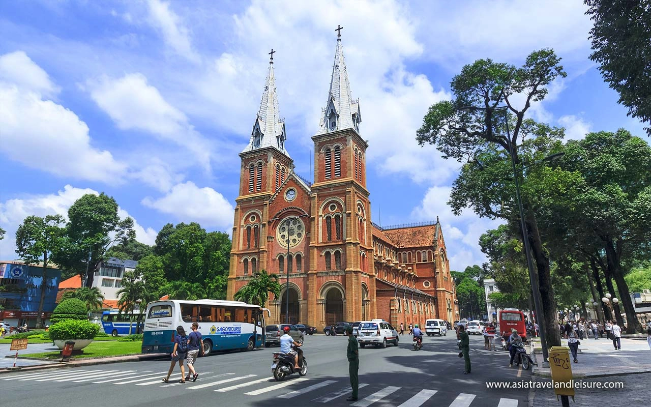 Private tour | Saigon Instagrammable Morning City Tour: Independence Palace, Central Post Office, Notre Dame Cathedral, War Remnants Museum