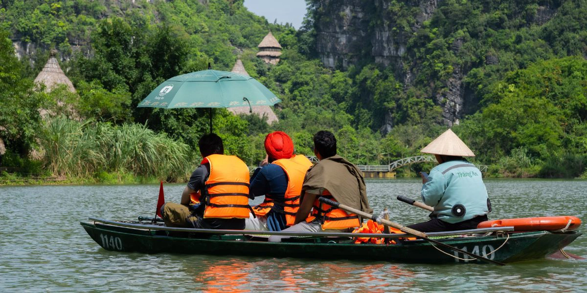 Explore Trang An’s boat routes