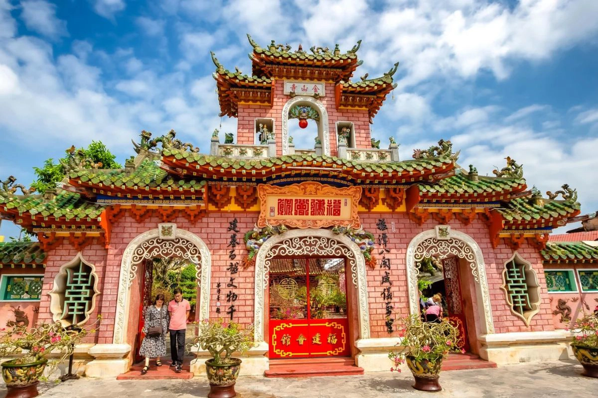 Fujian Assembly Hall – Stay near Hoi An’s historic heritage