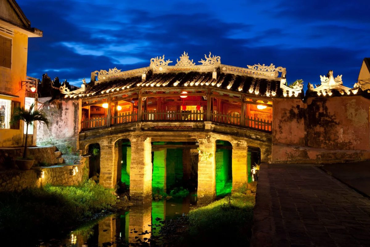 Japanese Covered Bridge – Stay near Hoi An’s most iconic landmark