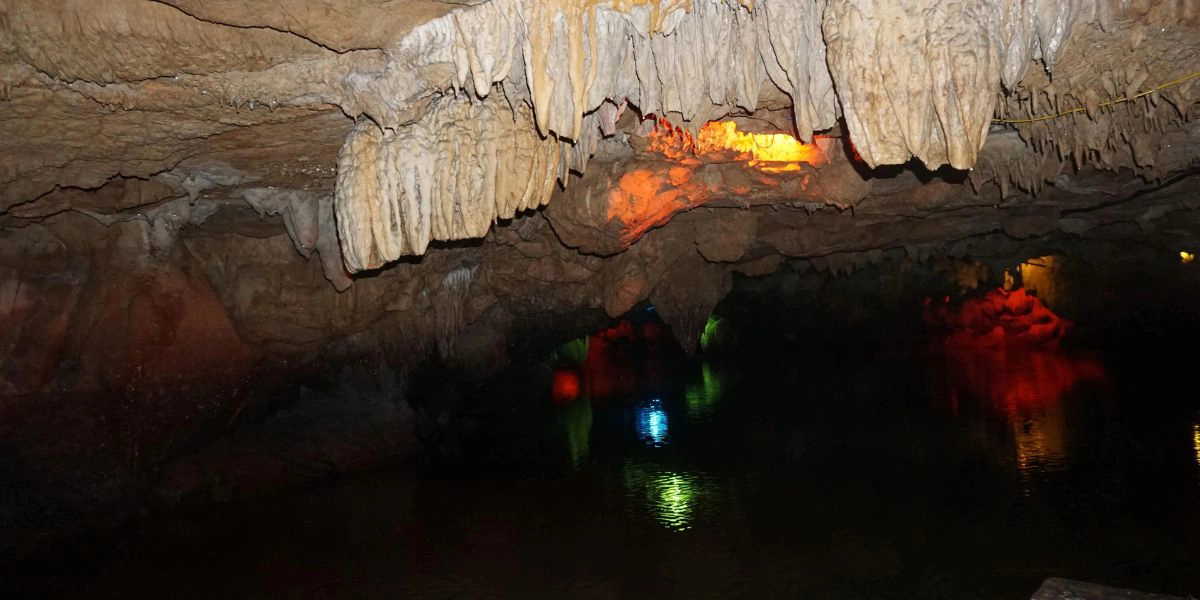 Thien Ha Cave hidden boat journey