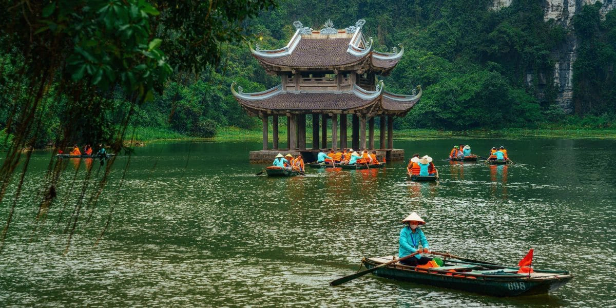 UNESCO boat routes in Trang An