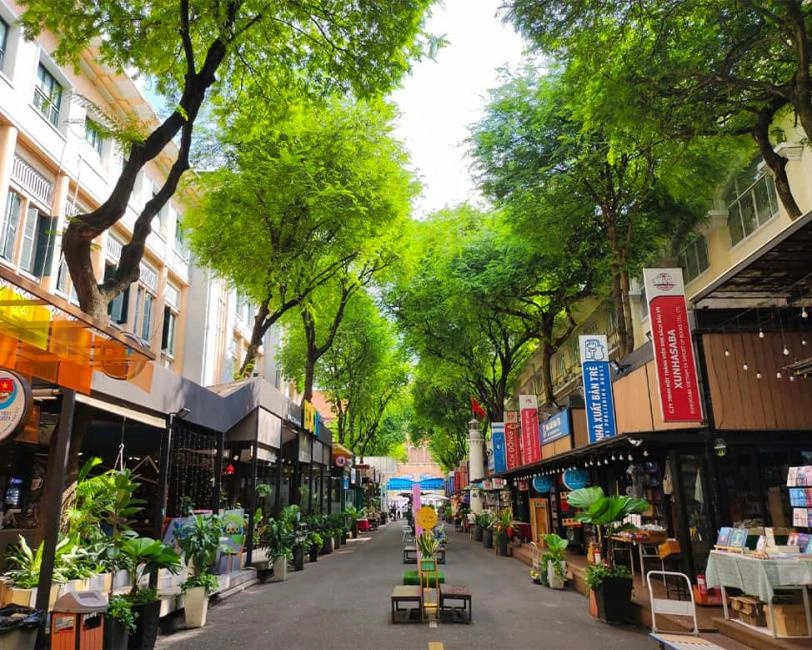 Day Tour | Explore Saigon Instagram Iconic with Aodai rental services | Ho Chi Minh