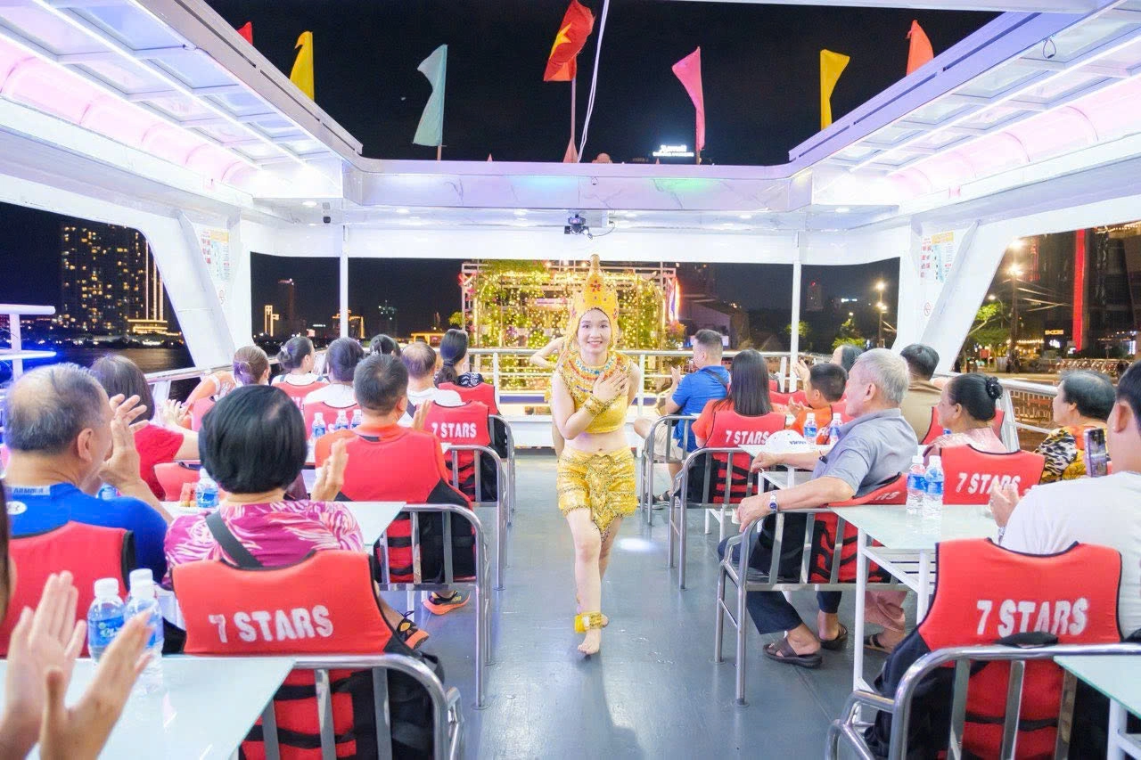 Han River Night Cruises By 7 STARS Cruise | Da Nang, Vietnam