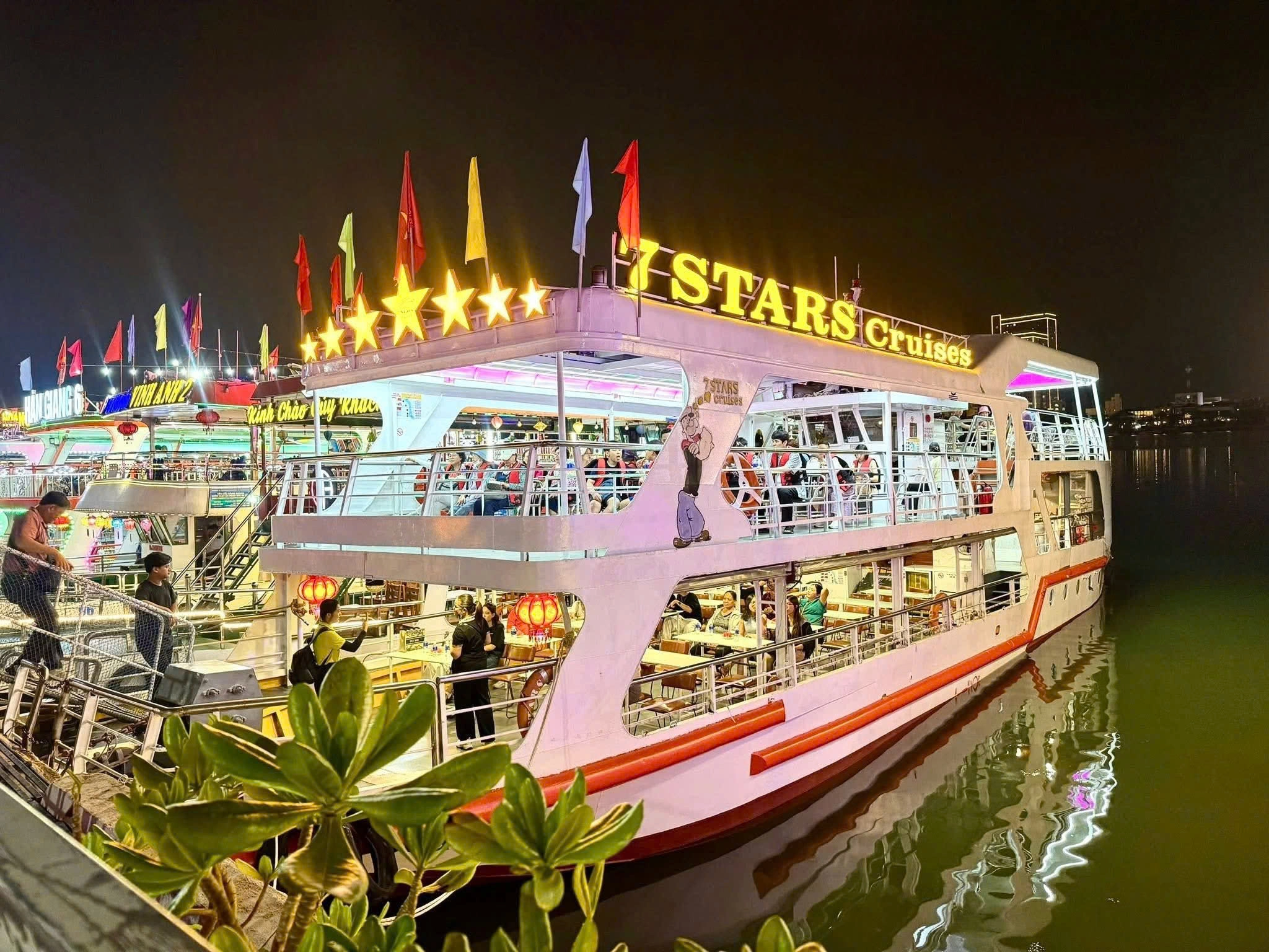 Han River Night Cruises By 7 STARS Cruise | Da Nang, Vietnam