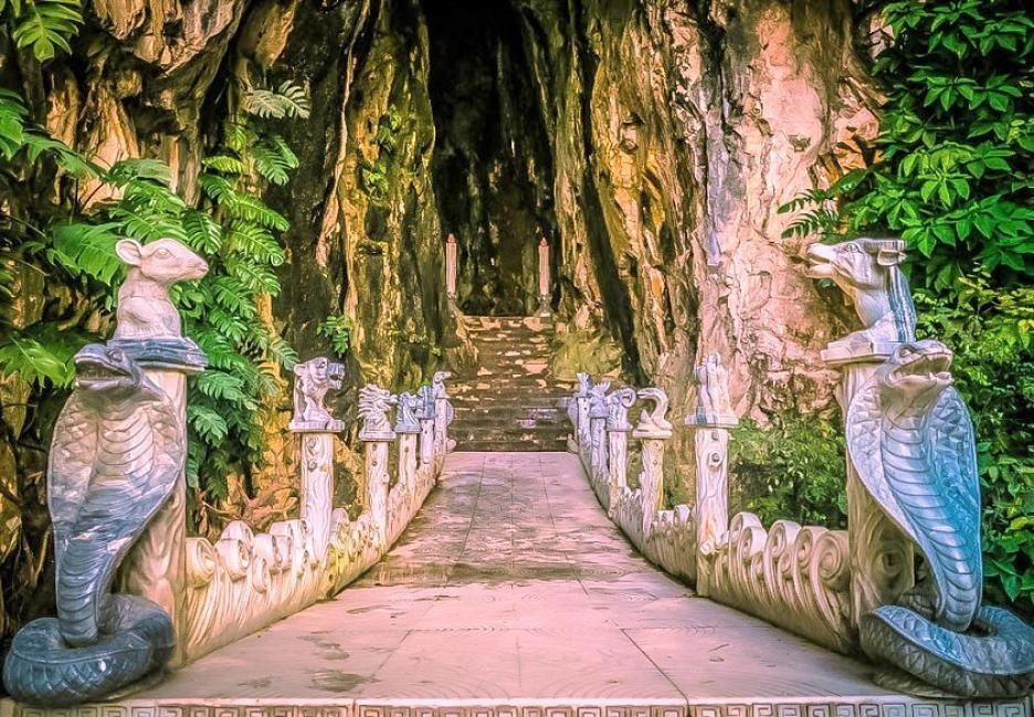 Day Tour | Marble Mountains, Am Phu Cave & Linh Ung Pagoda Private Tour (with English & Korea Tour Guide) from Da Nang
