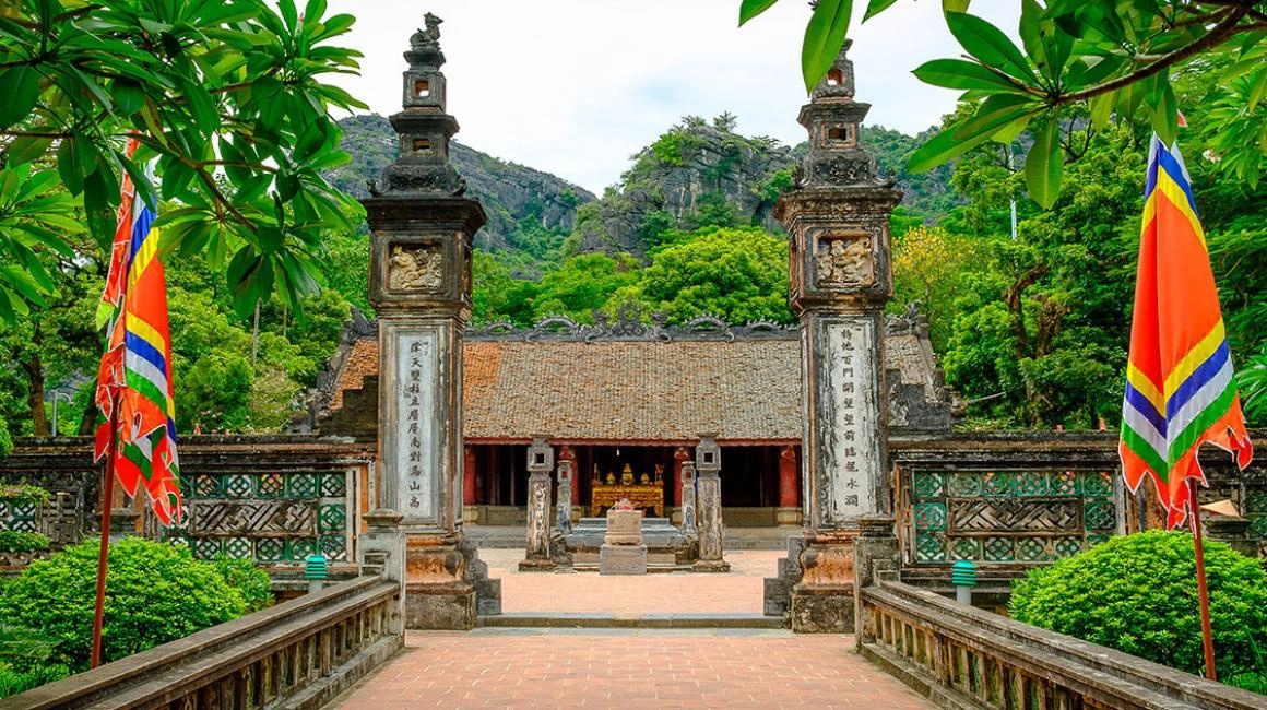 Private Tour | Incense Village, Hoa Lu Ancient Capital & Van Long Wetland from Hanoi