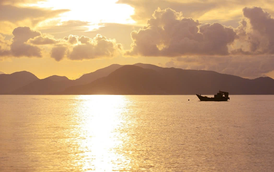 Half-day tour | Snorkeling – Sunset viewing at the sea in Con Dao