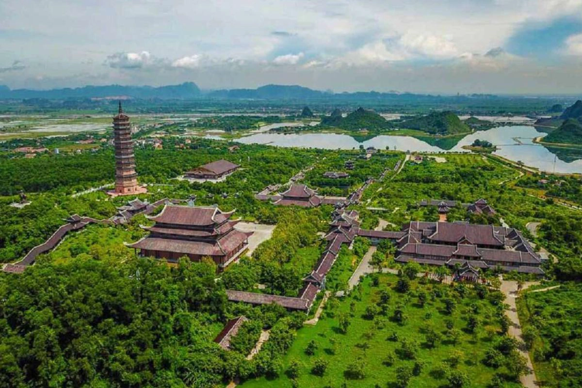 Bai Dinh is the biggest Ninh Binh pagoda with magnificent architecture