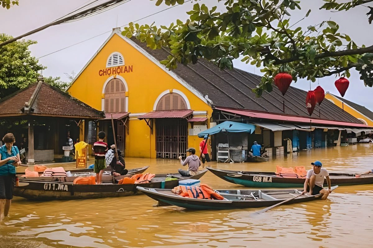 Central typhoon season can flood Hoi An’s ancient streets