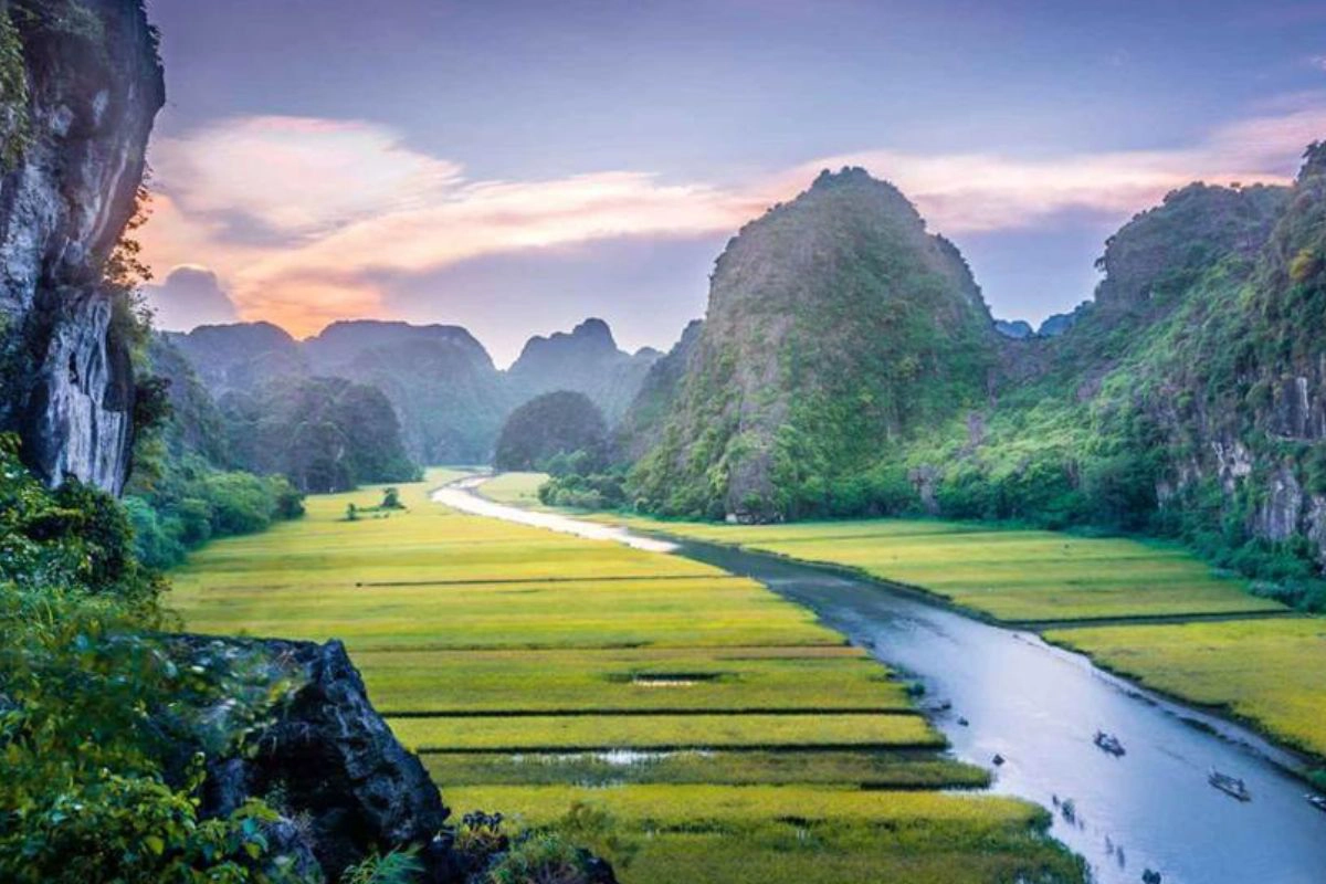 Trang An, Tam Coc, and Bich Dong are the scenic heart of Ninh Binh tours 