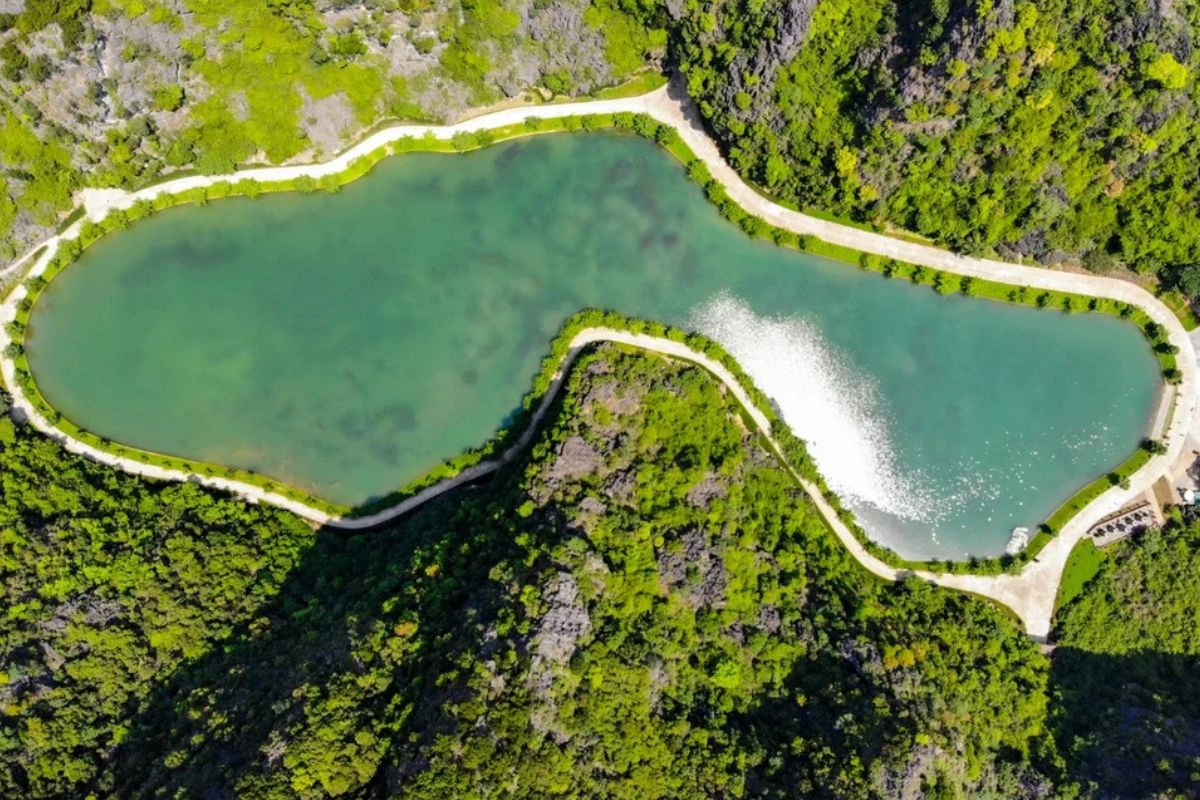 Tuyet Tinh Coc - The famous emerald lake of Ninh Binh