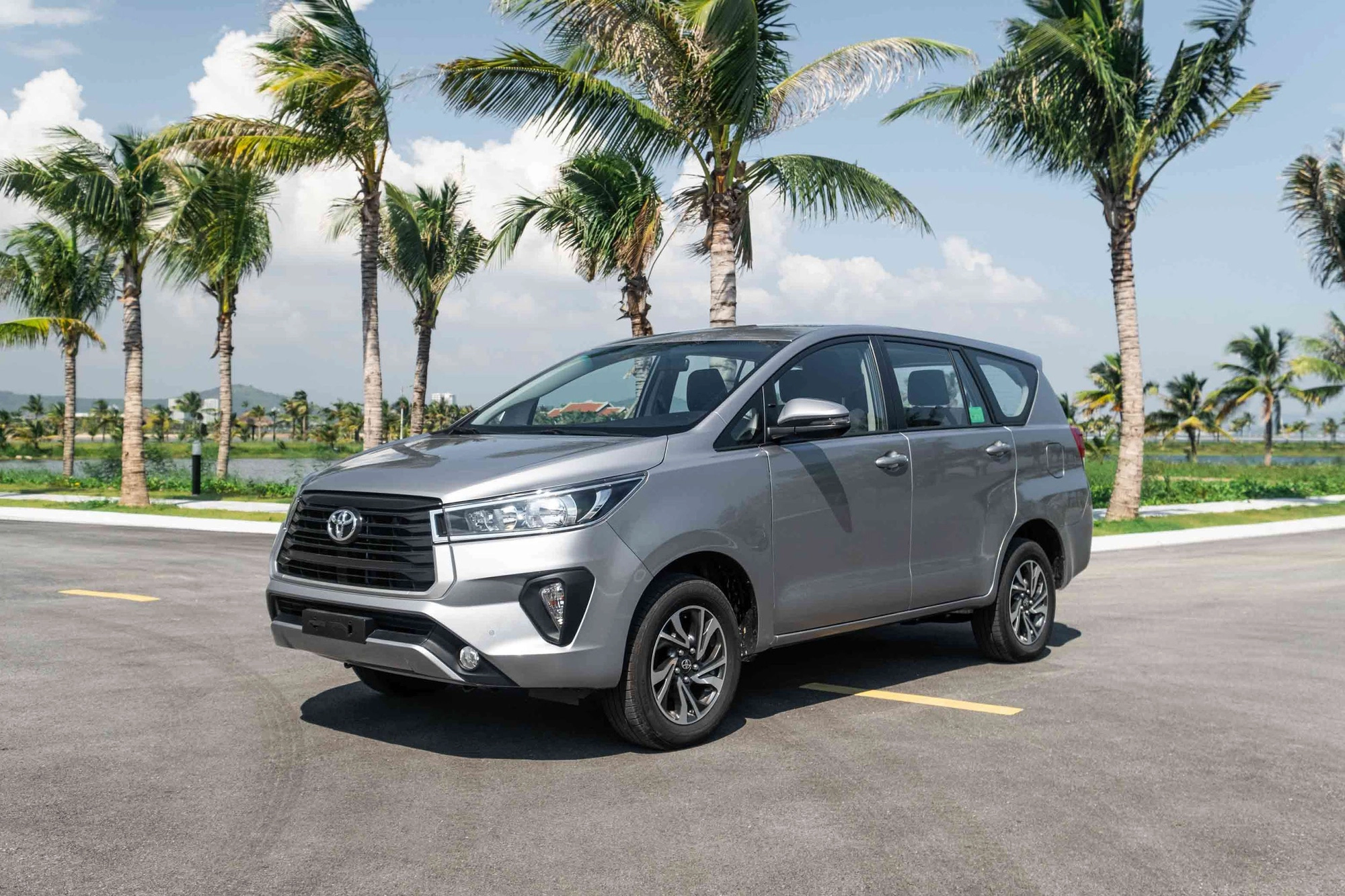 Ha Long City Tour Private Car Charter