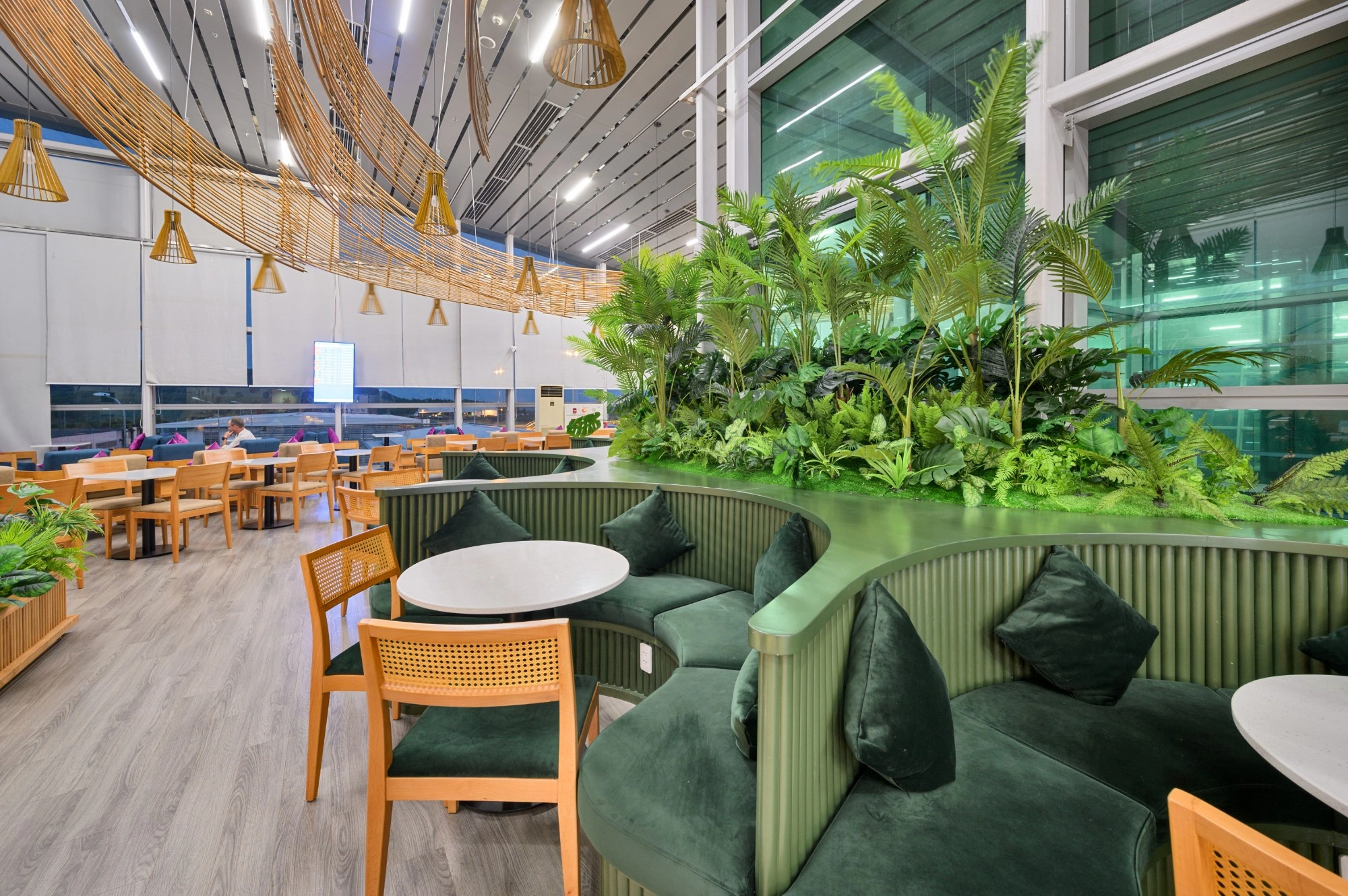 [Exclusive] Domestic Airport Transfer & Departure Lounge Combo | Phu Quoc Airport (PQC)