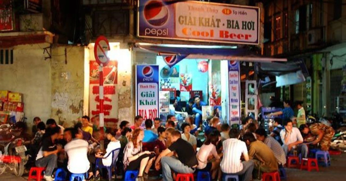 Hanoi Old Quarter street food experience