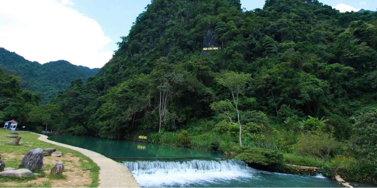 Detailed Vietnam tour package cost from Joytime Travel 