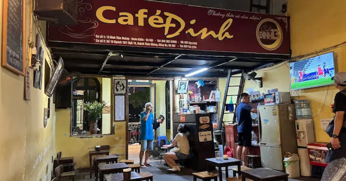 Cafe dinh egg coffee hoan kiem lake view