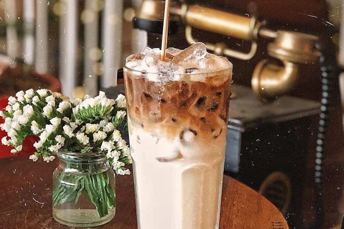 Coconut coffee - A refreshing blend of Vietnamese coffee, coconut cream, and crushed ice