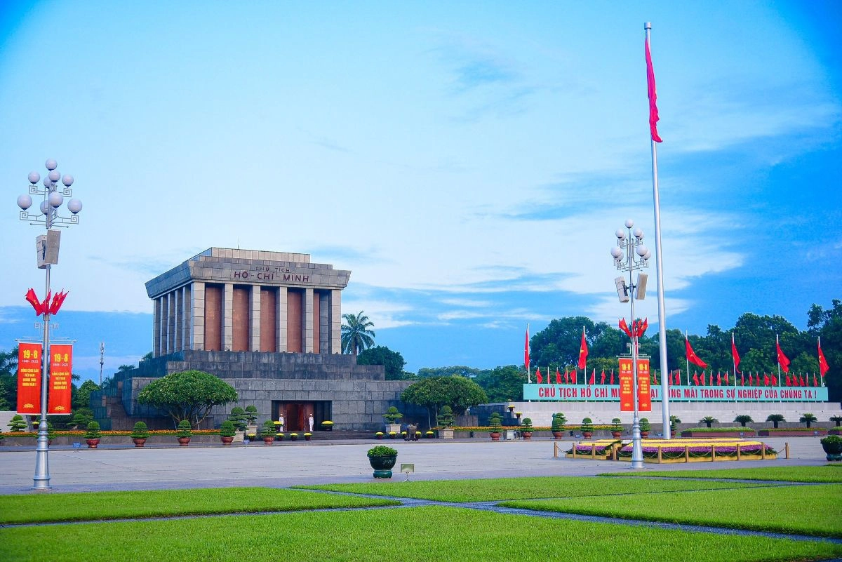 Skip-the-Line Admission Ticket Ho Chi Minh Mausoleum & Museum in Hanoi