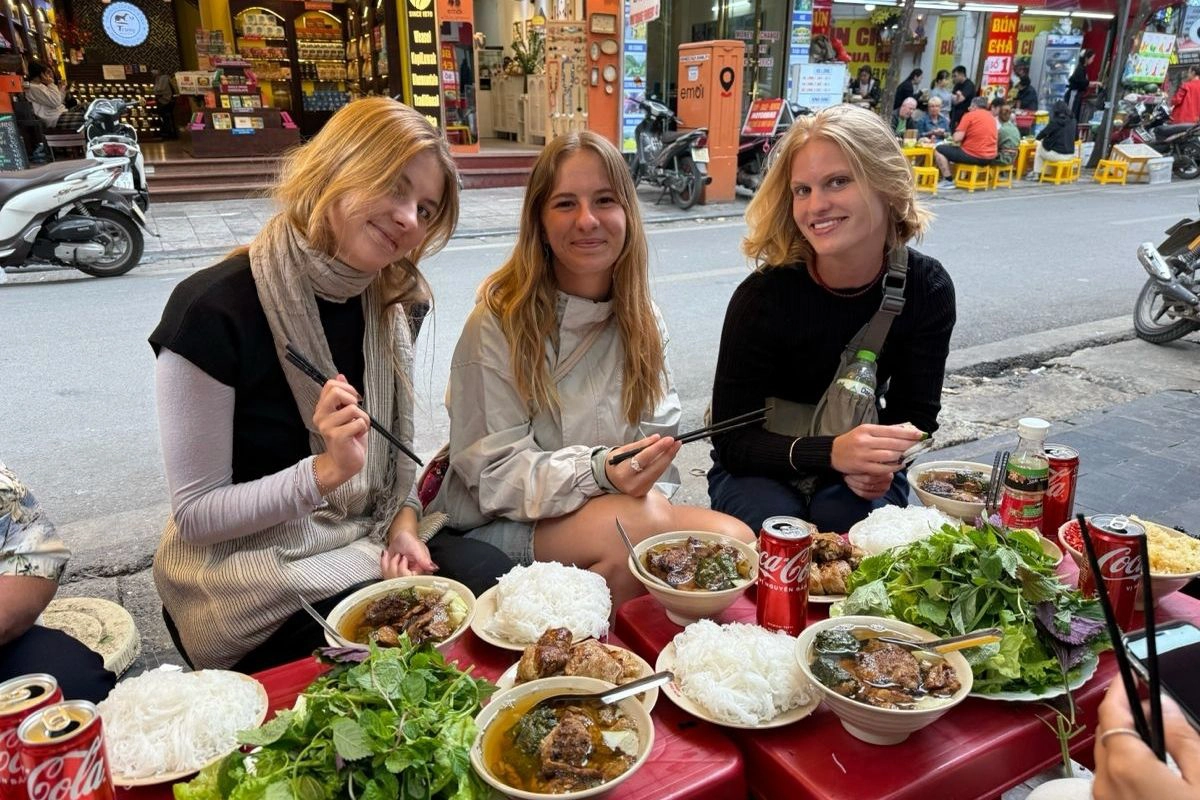 Street food keeps daily meal costs low across Vietnam