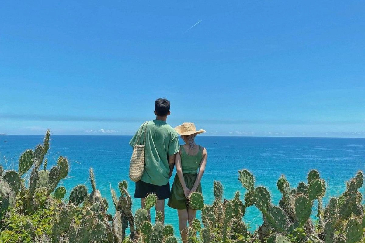 Traveling as a pair makes shared costs easier to manage