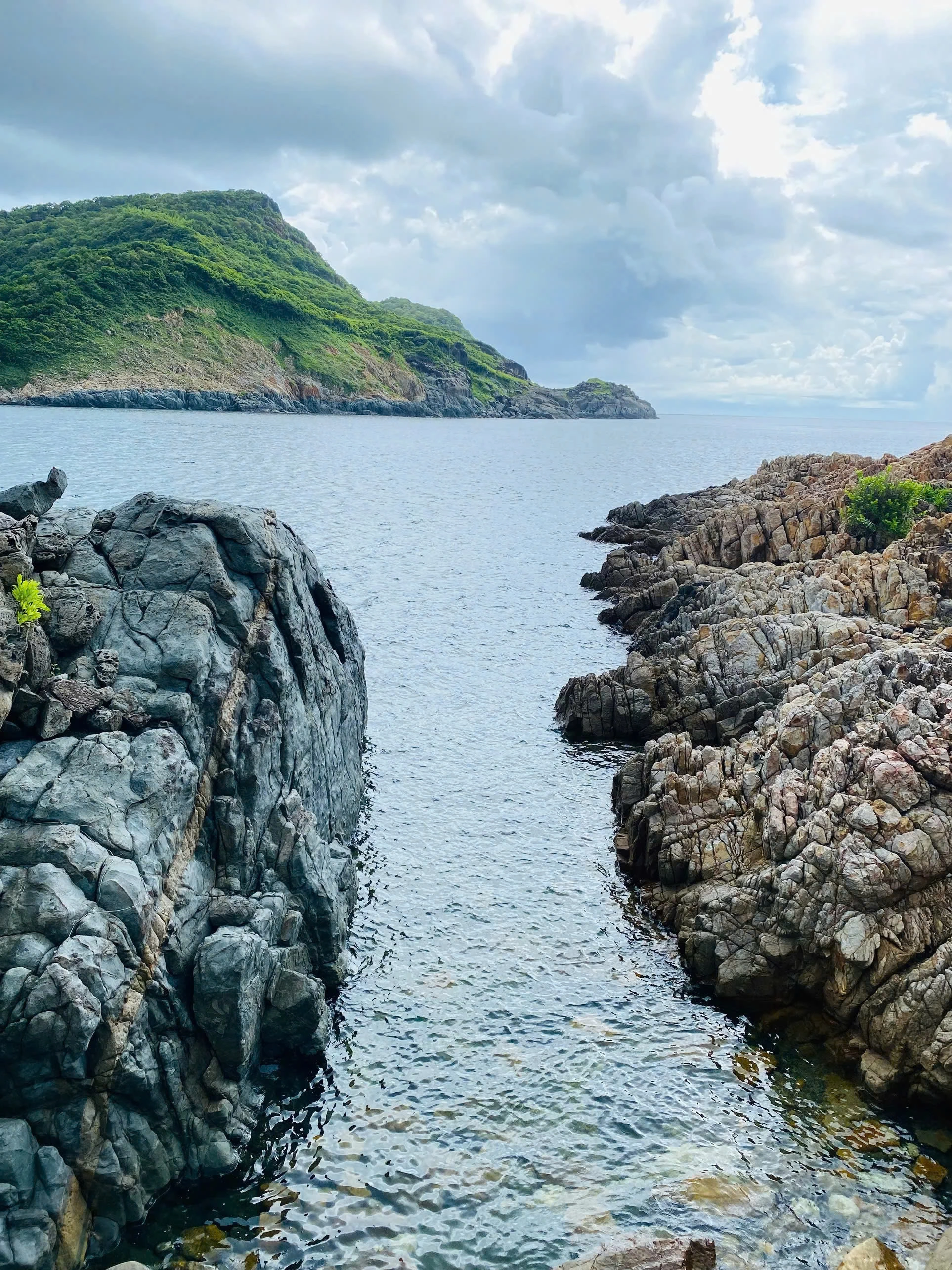 Half-day tour | Dam Tre Bay exploration & Snorkeling tour from Con Dao
