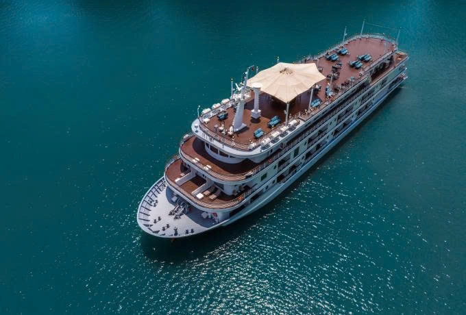 Trải nghiệm ngắm hoàng hôn tại Hạ Long trên Du thuyền 5* Ambassador II kết hợp Bữa tối Á - Âu thượng hạng