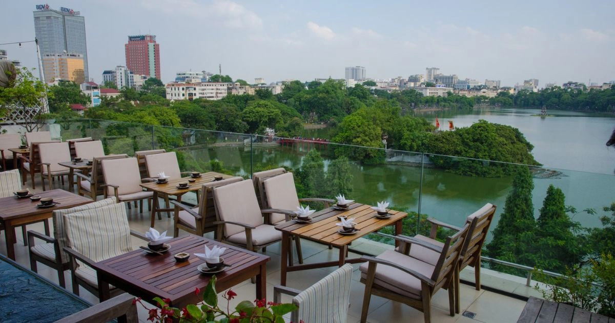 Cau go vietnamese cuisine hoan kiem lake view