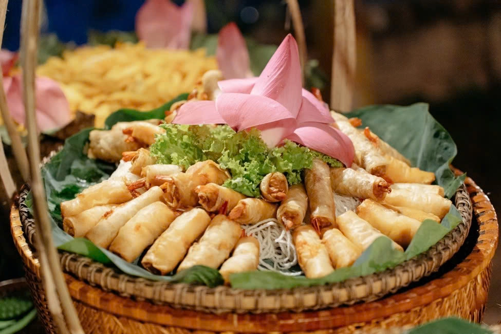 Half Day Tour | Nha Trang Street Food & Folk Show Experience