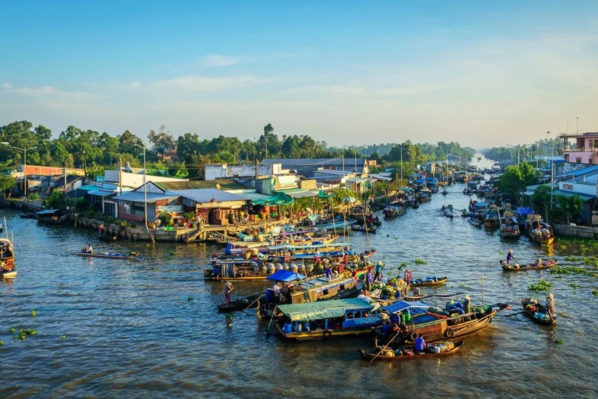 Mekong Delta boat trips reveal peaceful river life