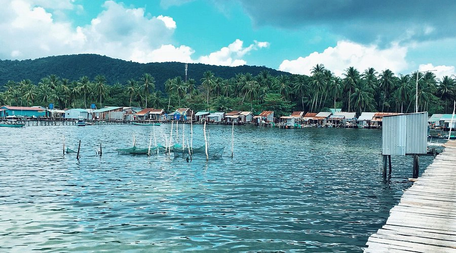 Day Tour | Vinpearl Safari, Rach Vem Beach, Pearl Farm, Ham Rong Beach & Silk Shop with Lunch in Phu Quoc