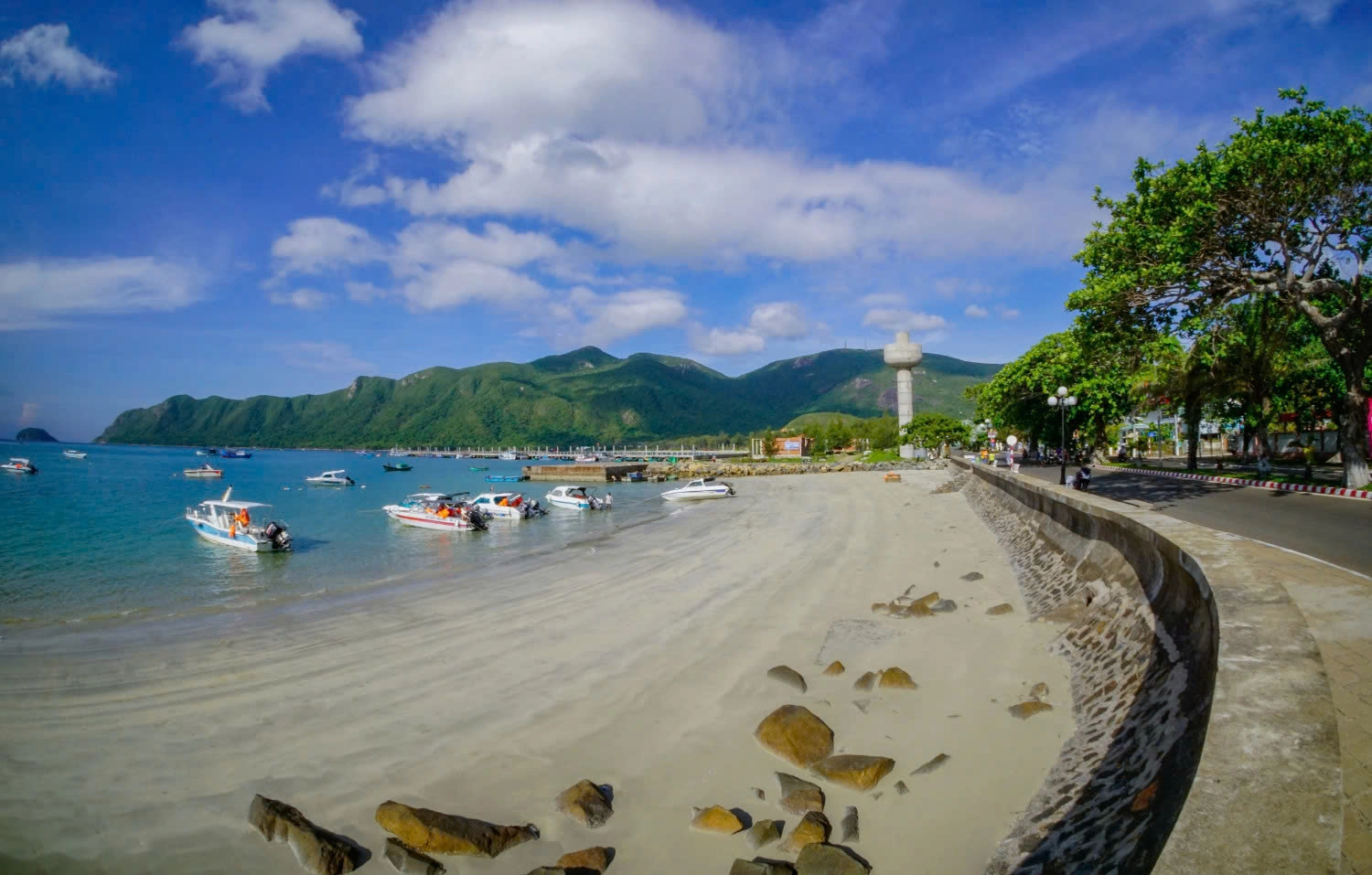 Half-day tour | Snorkeling – Sunset viewing at the sea in Con Dao