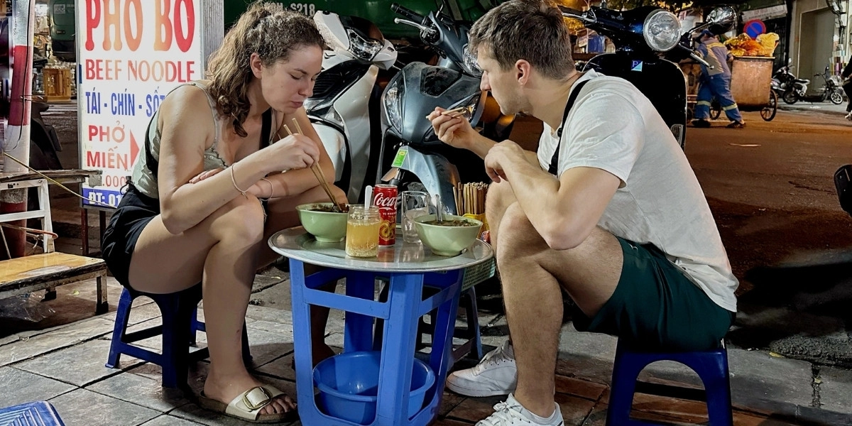 Street-side pho