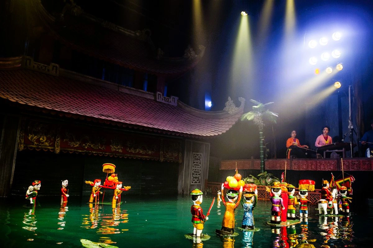 Water puppetry and nightlife on Ta Hien Street