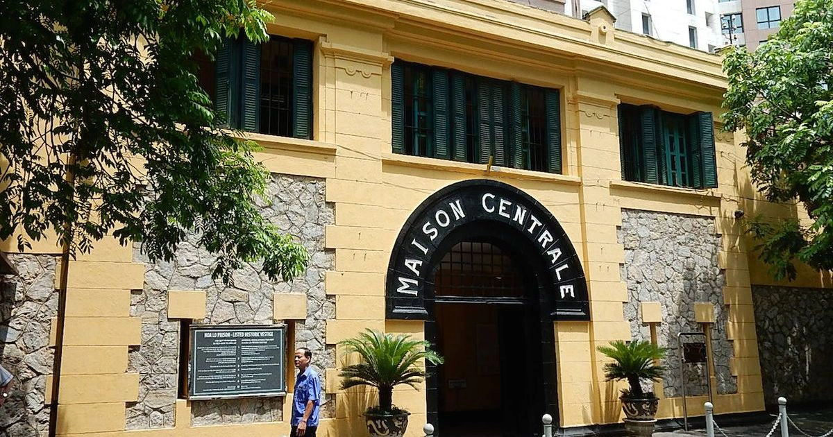 Hoa Lo prison museum Hanoi history