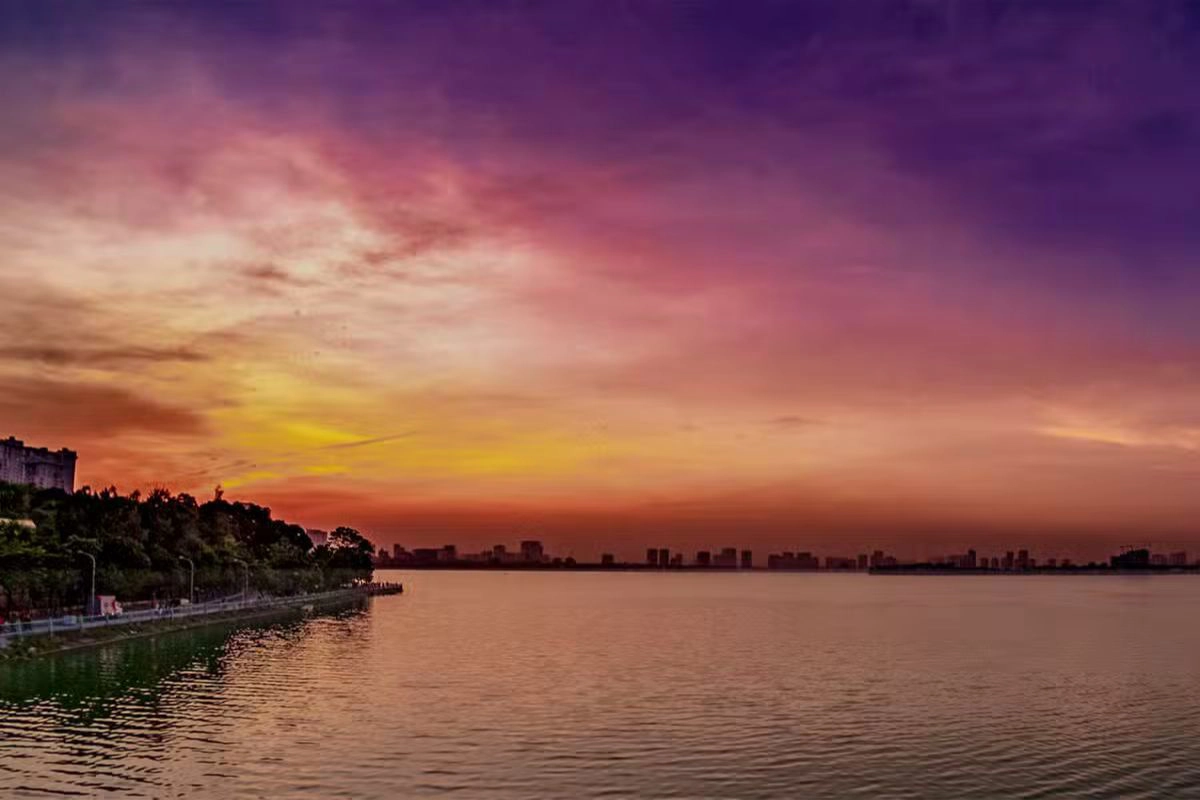 Sunset views over West Lake