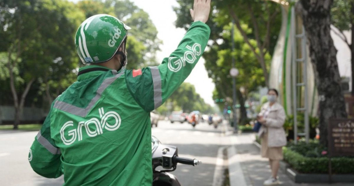 Grab transportation in Hanoi old quarter