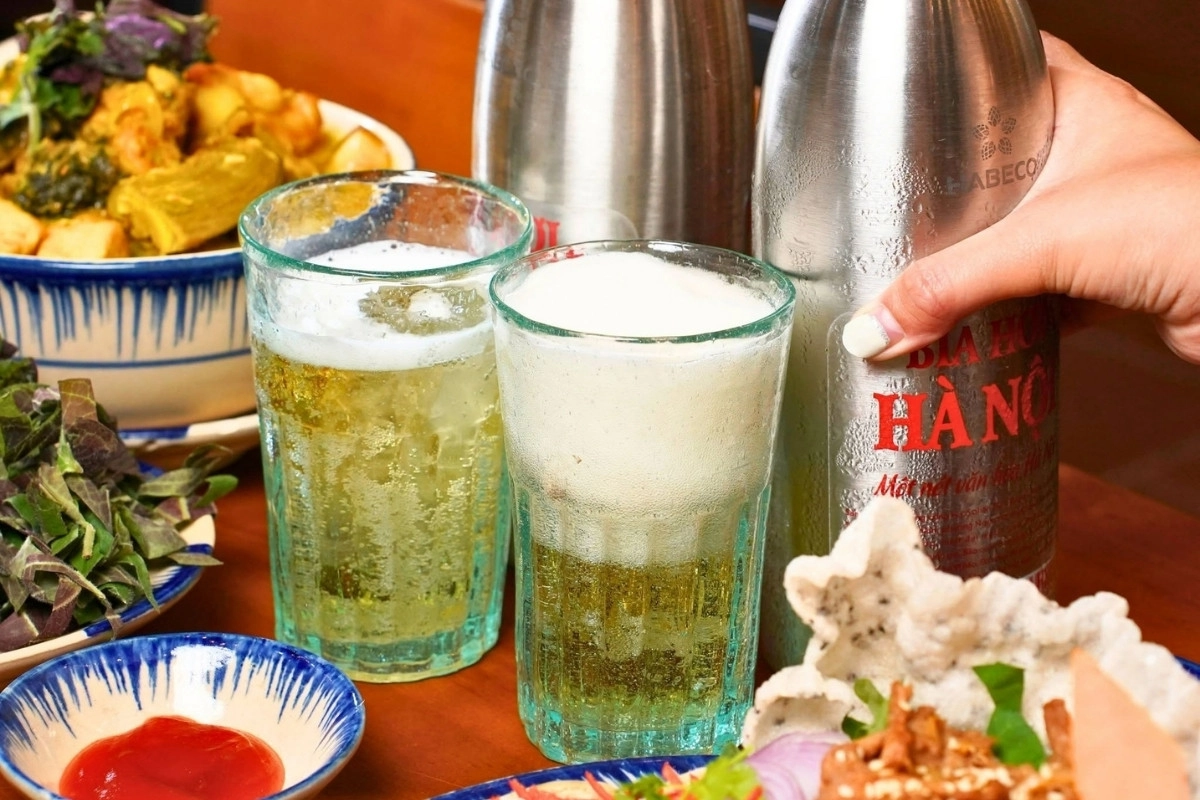 Local bia hoi culture in Hanoi