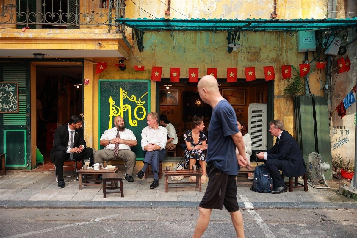 Traditional sidewalk coffee culture