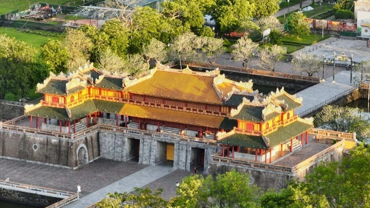 Half-day tour | Explore Hue Imperial Citadel by Cyclo