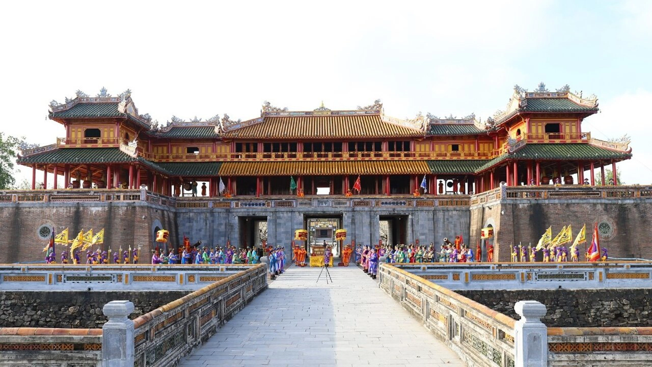 Half-day tour | Explore Hue Imperial Citadel by Cyclo
