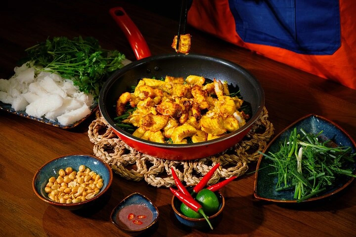 Half-day Tour | Experience shopping with local and cooking class in Hanoi