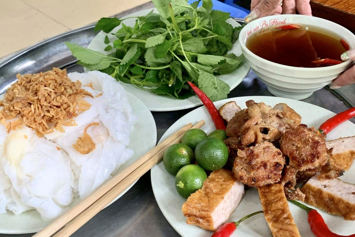 Banh cuon served with cha lua and grilled pork