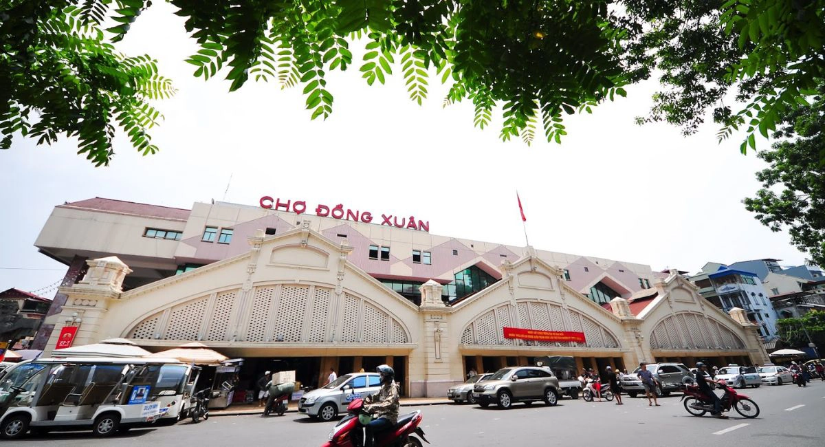 Dong xuan market hanoi souvenirs