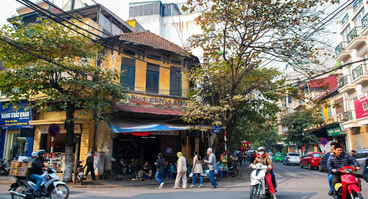 Hanoi old quarter walking street
